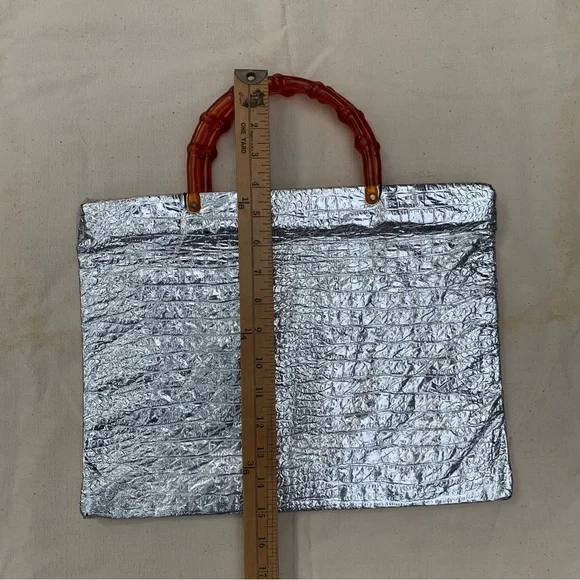 Vintage 1960s metallic silver tote bag with lucite bamboo style handles - Picture 9 of 10